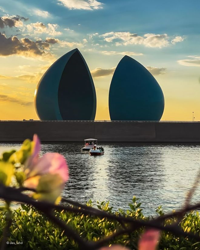 Iraqi Martyr's Monument 2