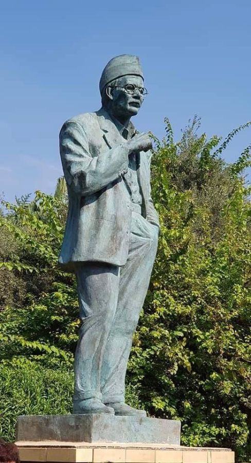 Saleem Al Basri Statue 2