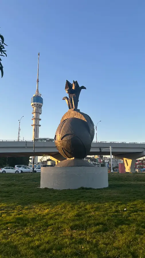 نسور اسکوائر یادگار