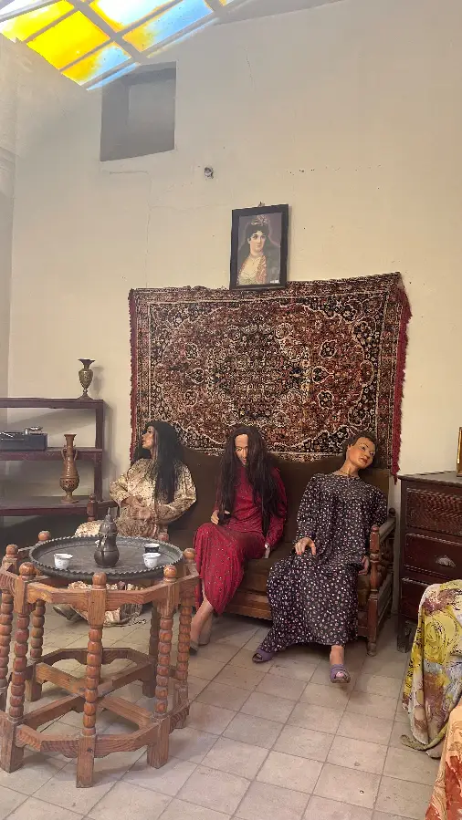 فال دیکھنے والی