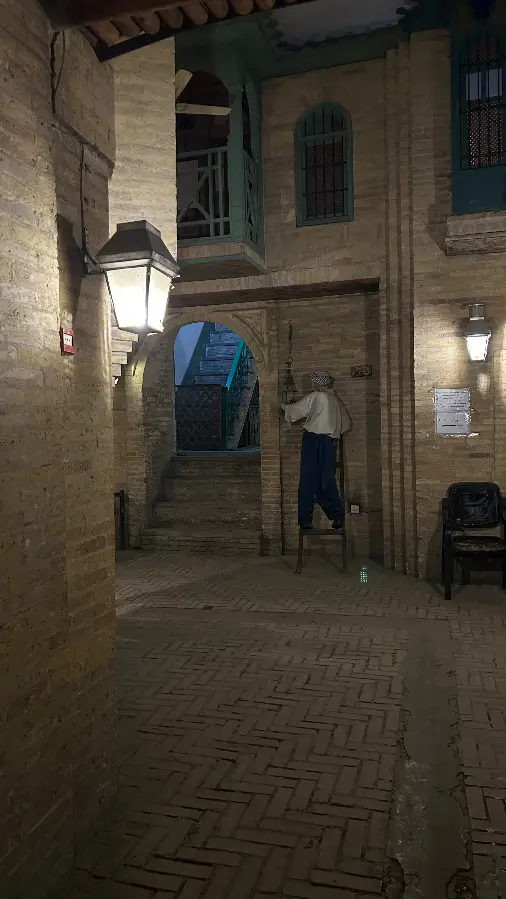 چراغ جلانے والا