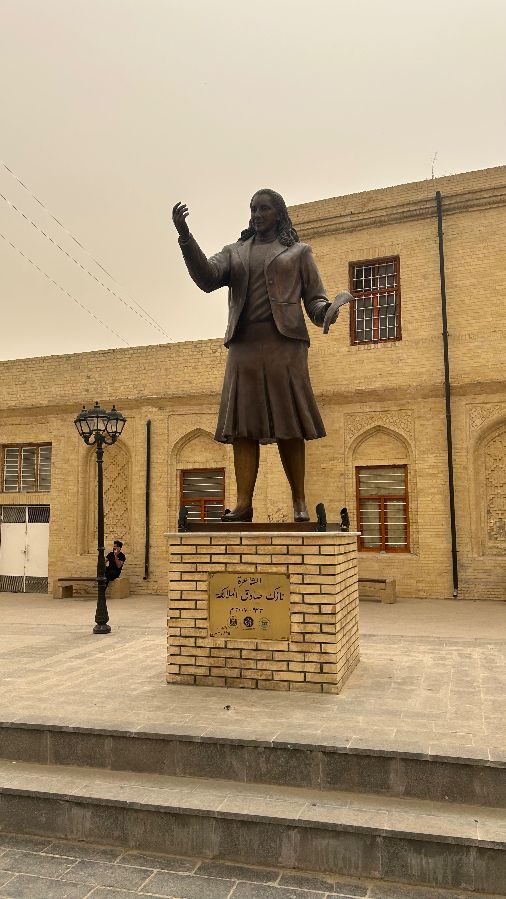 Nazik Al Malaika Statue 2
