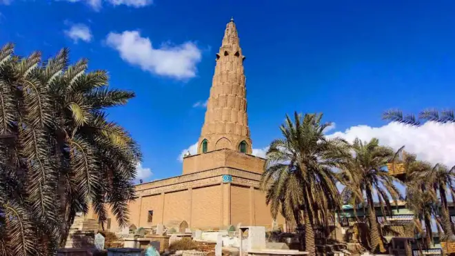 مسجد اور شیخ عمر سہروردی کا مزار